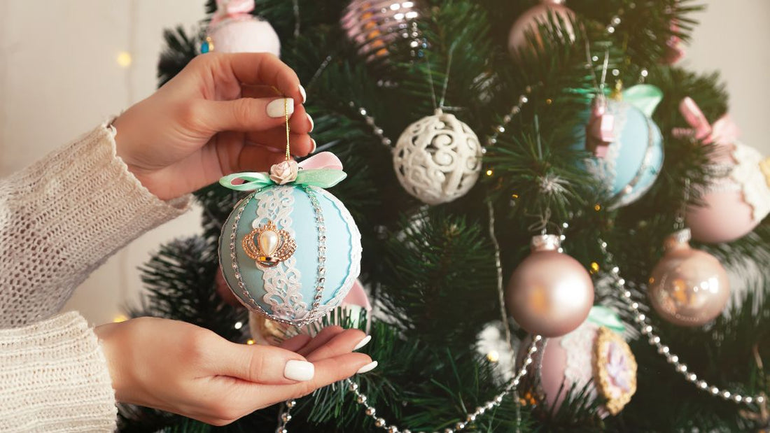 Personalized Ornaments: Adding a Touch of Sentimentality to Your Holiday Decor